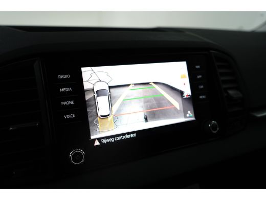 Skoda Karoq 1.5 150PK DSG Selection | Achteruitrijcamera | Climate Control | Navigatie | Stoelverwarming voor... ActivLease financial lease