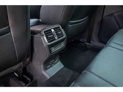 Skoda Karoq 1.5 TSI ACT Business Edition Plus | Leder | Camera | Cruise control adaptief | Stoel+stuur verwar... ActivLease financial lease