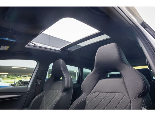 Skoda Karoq 1.5 TSI ACT Sportline Business | Trekhaak (weg-klap) | Pano-dak | 360 camera | Adap.cruise | Prem... ActivLease financial lease