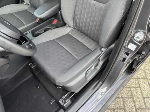 Toyota Yaris 1.5 Hybrid 115 Dynamic ActivLease financial lease
