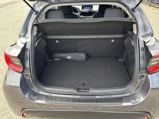 Toyota Yaris 1.5 Hybrid 115 Dynamic ActivLease financial lease