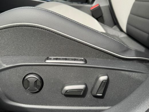 Volkswagen Golf GTE 1.5 eHybrid 272 PK HYBRID GTE-SPORT LEDER/LED-MATRIX/HEAD-UP!/18-INCH/TREKHAAK ActivLease financial lease