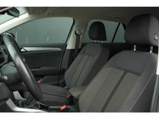 Volkswagen T-Roc 1.0 TSI 110pk Life | Trekhaak | Camera | Adaptive Cruise | Carplay | Keyless Entry & Start | 16" ActivLease financial lease