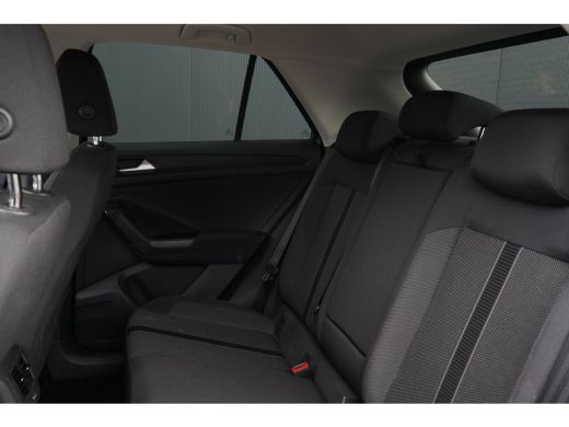 Volkswagen T-Roc 1.0 TSI 110pk Life | Trekhaak | Camera | Adaptive Cruise | Carplay | Keyless Entry & Start | 16" ActivLease financial lease