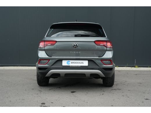 Volkswagen T-Roc 1.0 TSI 110pk Life | Trekhaak | Camera | Adaptive Cruise | Carplay | Keyless Entry & Start | 16" ActivLease financial lease