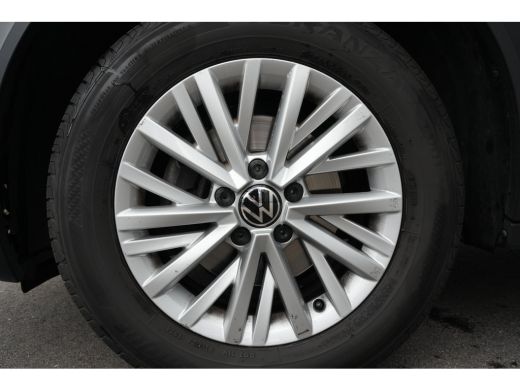 Volkswagen T-Roc 1.0 TSI 110pk Life | Trekhaak | Camera | Adaptive Cruise | Carplay | Keyless Entry & Start | 16" ActivLease financial lease