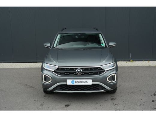 Volkswagen T-Roc 1.0 TSI 110pk Life | Trekhaak | Camera | Adaptive Cruise | Carplay | Keyless Entry & Start | 16" ActivLease financial lease