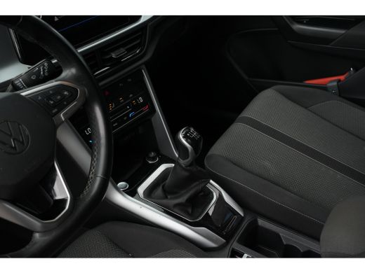 Volkswagen T-Roc 1.0 TSI 110pk Life | Trekhaak | Camera | Adaptive Cruise | Carplay | Keyless Entry & Start | 16" ActivLease financial lease