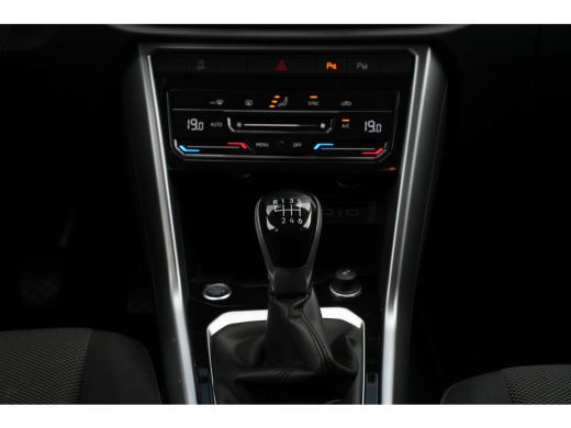 Volkswagen T-Roc 1.0 TSI 110pk Life | Trekhaak | Camera | Adaptive Cruise | Carplay | Keyless Entry & Start | 16" ActivLease financial lease