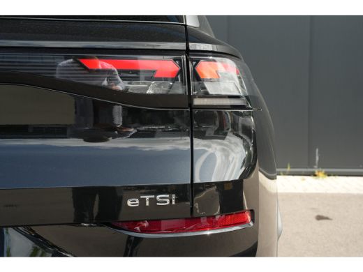 Volkswagen T-Roc Life First Edition, (2026) | 'App-Connect' draadloze smartphone integratie | Automatische afstand... ActivLease financial lease