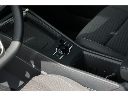 Volkswagen T-Roc Life First Edition, (2026) | 'App-Connect' draadloze smartphone integratie | Automatische afstand... ActivLease financial lease