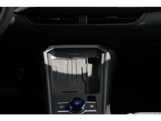 Volkswagen T-Roc Life First Edition, (2026) | 'App-Connect' draadloze smartphone integratie | Automatische afstand... ActivLease financial lease