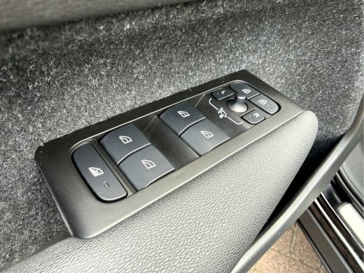 Volvo  XC40 Recharge P8 AWD R-Design SOH 92.6%, Trekhaak, Stoel/Stuurverwarming, Camera ActivLease financial lease