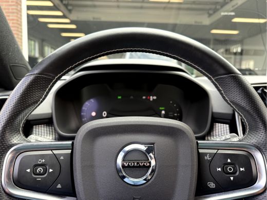 Volvo  XC40 Recharge P8 AWD R-Design SOH 92.6%, Trekhaak, Stoel/Stuurverwarming, Camera ActivLease financial lease