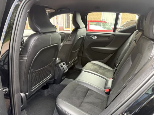 Volvo  XC40 Recharge P8 AWD R-Design SOH 92.6%, Trekhaak, Stoel/Stuurverwarming, Camera ActivLease financial lease