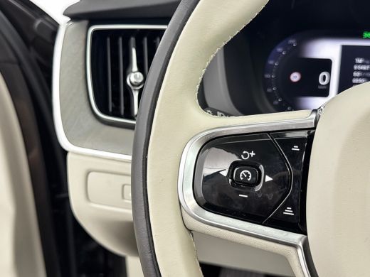 Volvo  XC60 T6 Plus Dark | 19" Allseason | Adaptieve Cruise | Panoramadak | Elektr. verst. Stoelen | Keykess ... ActivLease financial lease