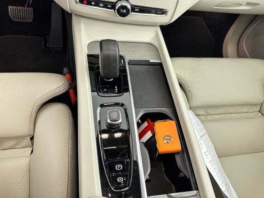 Volvo  XC60 T6 Plus Dark | 19" Allseason | Adaptieve Cruise | Panoramadak | Elektr. verst. Stoelen | Keykess ... ActivLease financial lease