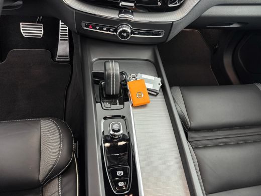 Volvo  XC60 T6 Recharge Plus Dark | 21" | Panoramadak | Elektr. verst. Stoelen | Adaptieve Cruise | BLIS | St... ActivLease financial lease