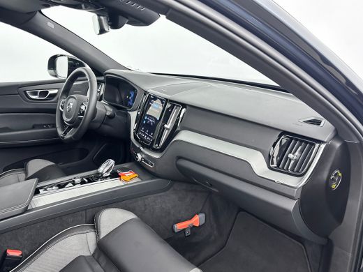 Volvo  XC60 T6 Recharge Plus Dark | 21" | Trekhaak | Harman Kardon | 360 Camera | Elektr. verst. Sportstoelen... ActivLease financial lease
