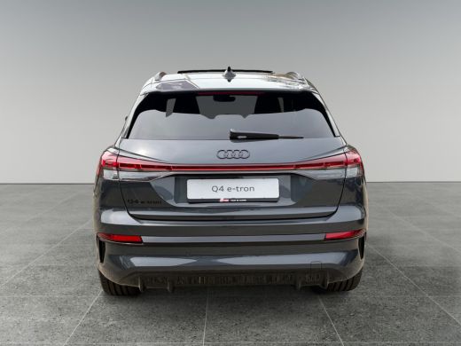 Audi Q4 e-tron S edition performance 82 kWh 286pk | 21" velgen | Panoramadak | Optiek zwart ActivLease financial lease