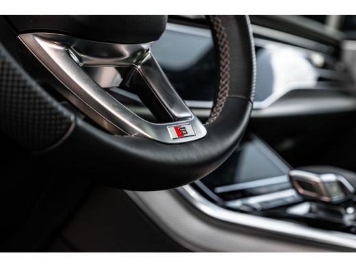 Audi Q8 55 TFSI e quattro Pro Line S 394PK | Trekhaak | Panorama Dak | 360 Camera | Sfeerverlichting | St... ActivLease financial lease