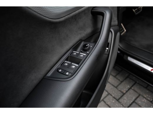 Audi Q8 55 TFSI e quattro Pro Line S 394PK | Trekhaak | Panorama Dak | 360 Camera | Sfeerverlichting | St... ActivLease financial lease