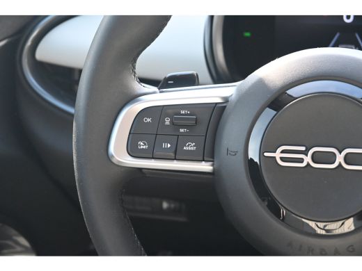 Fiat 600 1.2 Hybrid La Prima 110pk | Vol-Leder | Adaptive Cruise | Masssage | Stoelverwarming | Elektr. Ac... ActivLease financial lease