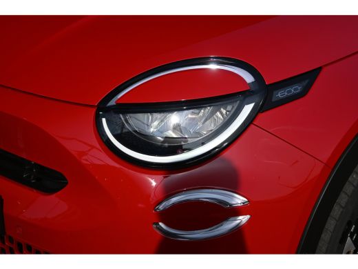 Fiat 600 1.2 Hybrid La Prima 110pk | Vol-Leder | Adaptive Cruise | Masssage | Stoelverwarming | Elektr. Ac... ActivLease financial lease