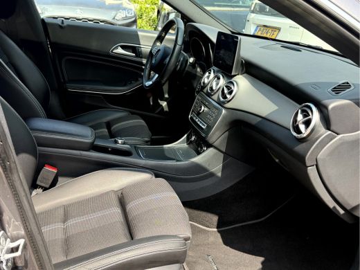 Mercedes-Benz CLA Shooting Brake 180 Business Solution 18''Lmv, Camera, Led, Trekhaak ActivLease financial lease