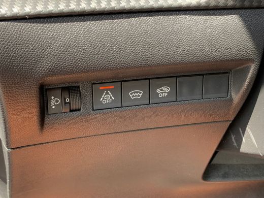 Peugeot e-2008 EV Allure Pack 50 kWh Airco | AppleCarPlay/ Android Auto | Camera | Cruise Control | DAB | LED | ... ActivLease financial lease