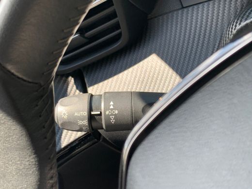 Peugeot e-2008 EV Allure Pack 50 kWh Airco | AppleCarPlay/ Android Auto | Camera | Cruise Control | DAB | LED | ... ActivLease financial lease