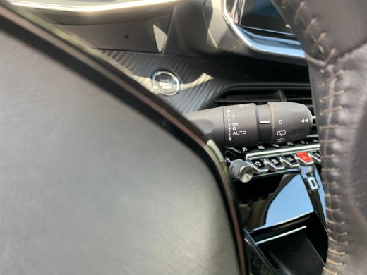 Peugeot e-2008 EV Allure Pack 50 kWh Airco | AppleCarPlay/ Android Auto | Camera | Cruise Control | DAB | LED | ... ActivLease financial lease