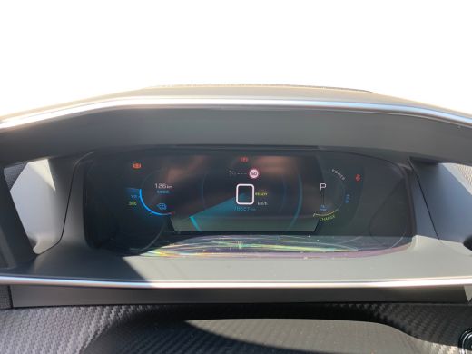 Peugeot e-2008 EV Allure Pack 50 kWh Airco | AppleCarPlay/ Android Auto | Camera | Cruise Control | DAB | LED | ... ActivLease financial lease