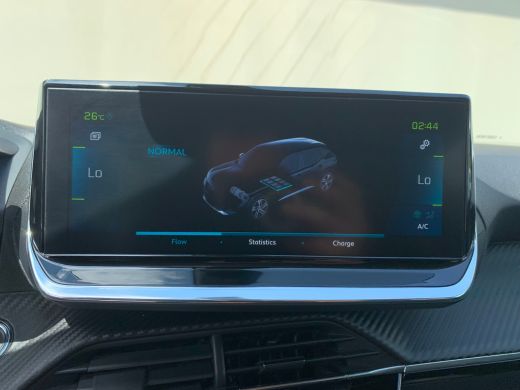 Peugeot e-2008 EV Allure Pack 50 kWh Airco | AppleCarPlay/ Android Auto | Camera | Cruise Control | DAB | LED | ... ActivLease financial lease