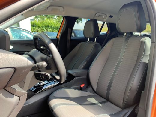 Peugeot e-2008 EV Allure Pack 50 kWh Airco | AppleCarPlay/ Android Auto | Camera | Cruise Control | DAB | LED | ... ActivLease financial lease
