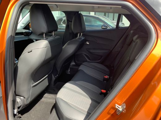 Peugeot e-2008 EV Allure Pack 50 kWh Airco | AppleCarPlay/ Android Auto | Camera | Cruise Control | DAB | LED | ... ActivLease financial lease