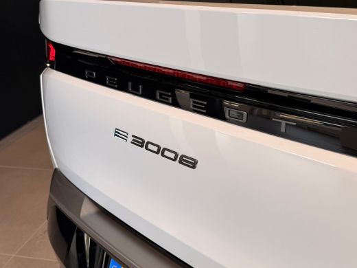 Peugeot e-3008 GT Avantage 210 73 kWh | VOORRAAD ACTIE | 8 JAAR GARANTIE | | Adapt. Cruise | Alcantara | 360 Cam... ActivLease financial lease