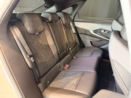 Peugeot e-3008 GT Avantage 210 73 kWh | VOORRAAD ACTIE | 8 JAAR GARANTIE | | Adapt. Cruise | Alcantara | 360 Cam... ActivLease financial lease