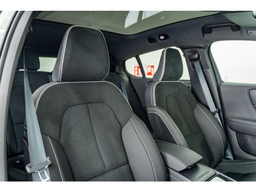 Volvo  C40 Extended Range Plus 82 kWh | Trekhaak | Privacy glas | All season | Climate Pack ActivLease financial lease
