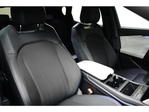 Ford Capri Premium Standard Range RWD 52 kWh | Achteruitrijcamera | Draadloze telefoonlader | LED achterlichten ActivLease financial lease