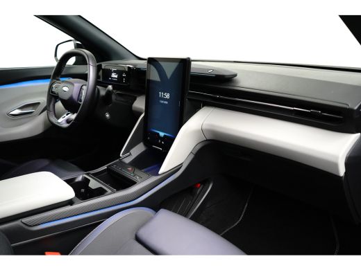 Ford Capri Premium Standard Range RWD 52 kWh | Achteruitrijcamera | Draadloze telefoonlader | LED achterlichten ActivLease financial lease
