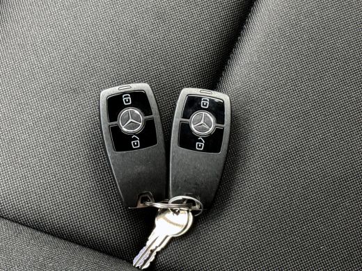 Mercedes-Benz eSprinter 420 L3 Pro 81kWh Bakwagen met Laadklep Navigatie Camera ActivLease financial lease