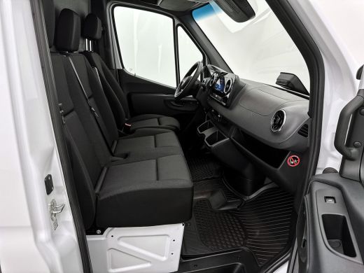 Mercedes-Benz eSprinter 420 L3 Pro 81kWh Bakwagen met Laadklep Navigatie Camera ActivLease financial lease
