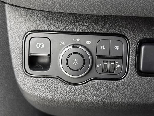 Mercedes-Benz eSprinter 420 L3 Pro 81kWh Bakwagen met Laadklep Navigatie Camera ActivLease financial lease