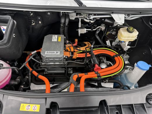 Mercedes-Benz eSprinter 420 L3 Pro 81kWh Bakwagen met Laadklep Navigatie Camera ActivLease financial lease