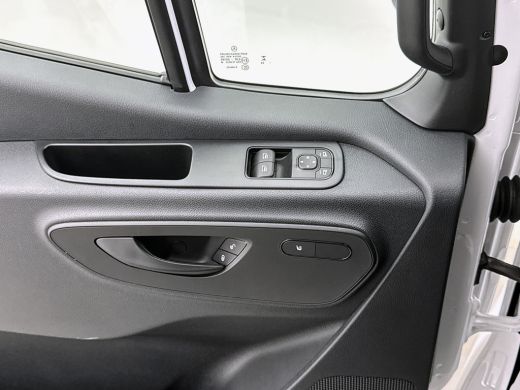 Mercedes-Benz eSprinter 420 L3 Pro 81kWh Bakwagen met Laadklep Navigatie Camera ActivLease financial lease