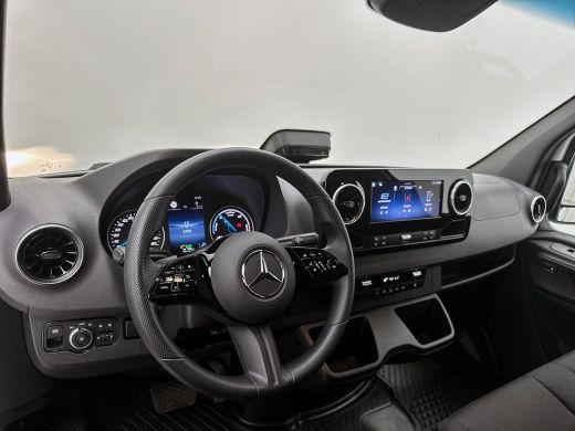 Mercedes-Benz eSprinter 420 L3 Pro 81kWh Bakwagen met Laadklep Navigatie Camera ActivLease financial lease