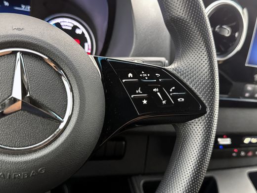 Mercedes-Benz eSprinter 420 L3 Pro 81kWh Bakwagen met Laadklep Navigatie Camera ActivLease financial lease