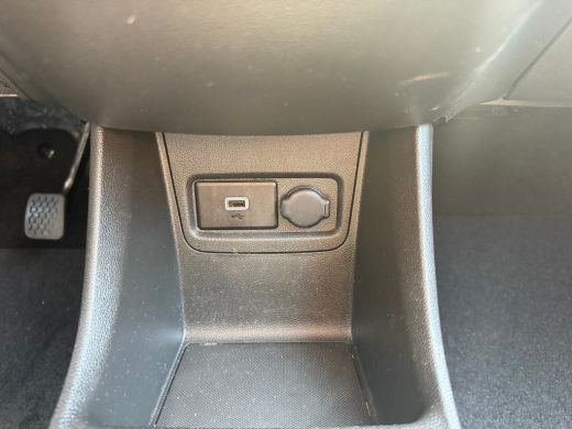 Opel KARL 1.0 75PK Rocks Online Edition | PARKEERSENSOREN ACHTER| AIRCO| CRUISE CONTROL| DAB| NAVI| DAKRAILS ActivLease financial lease