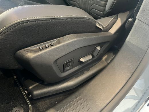 Peugeot e-3008 GT Avantage 210 73 kWh VOORRAAD ACTIE | 8 JAAR GARANTIE | | Achterstoelen verwarmd | Achteruitrij... ActivLease financial lease